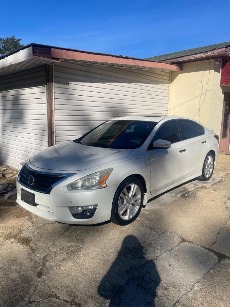 2015 Nissan Altima SL's photo